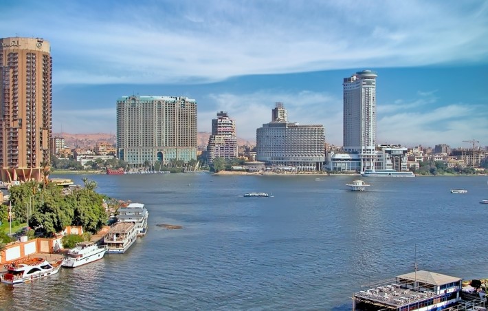 طقس متقلب غدًا.. أمطار رعدية وشبورة و37 درجة في هذه المناطق