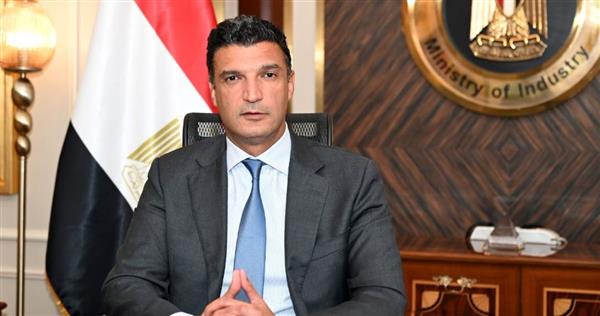 وزير الصناعة يفتح باب دعم المصانع المتعثرة