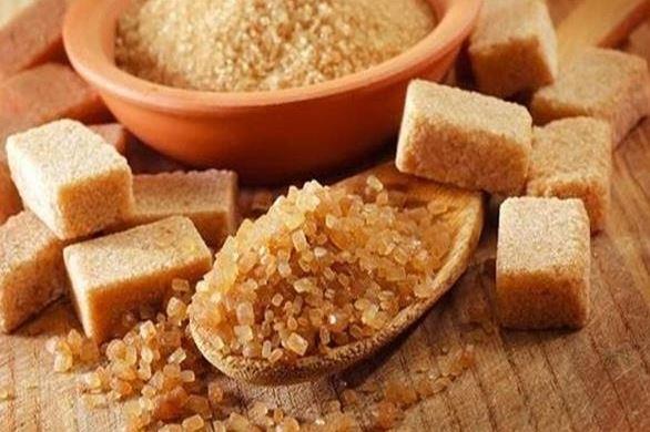 السكر البني.. هل هو صحي أكثر من الأبيض؟ فوائد وأضرار الإفراط في تناوله