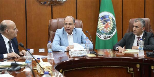 محافظ المنيا: العمل الجاد ومواجهة الشائعات والإحباط أساس النجاح.. والمواطن أولًا