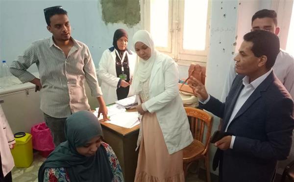 استعدادًا لحملة الحصبة.. جولة مفاجئة على مكاتب صحة الأقصر