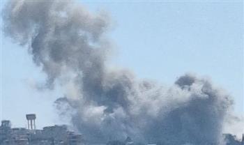   مصابون جراء قصف من مسيرة إسرائيلية قرب نقابة المهندسين في مدينة غزة