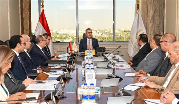 وزير التموين يتابع تطورات سوق الخبز الحر والدقيق