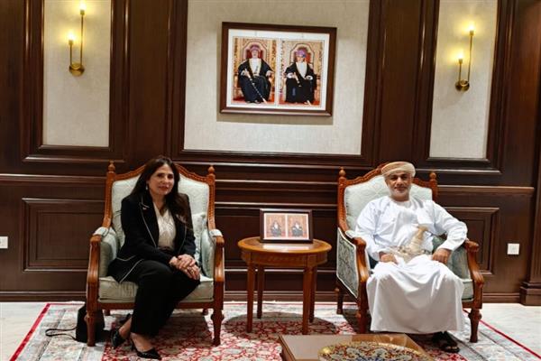 وزيرة الإسكان تلتقي رئيس بلدية مسقط لبحث تبادل الخبرات في مجالات التخطيط والتطوير العمراني
