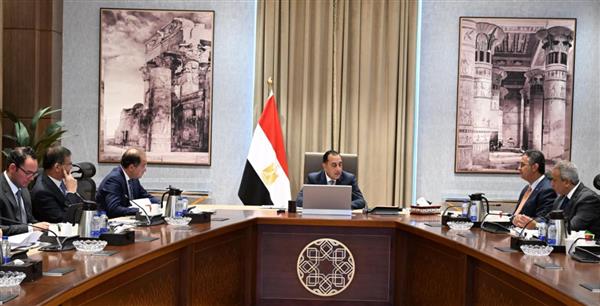 رئيس الوزراء يتابع موقف سداد مستحقات محصول قصب السكر للمزارعين