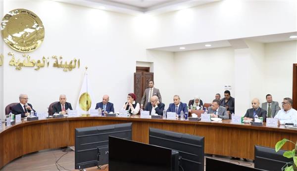 نائب رئيس الوزراء يتابع خطط تطوير "دار المعارف" و"القومية للتوزيع" و"الشرق الأوسط"