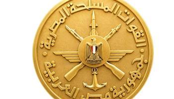 وزير الدفاع ينيب قادة الجيوش الميدانية لوضع الزهور على قبر الجندي المجهول