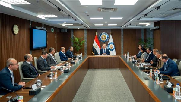 وزير البترول يتابع خطط زيادة الإنتاج وتأمين الإمدادات