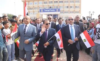   رئيس جامعة قنا يتقدم مسيرة طلابية حاشدة احتفالاً بالذكرى الـ 53 لانتصارات أكتوبر