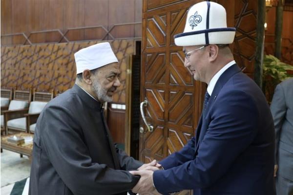 سفير قيرغيزستان يطلب من شيخ الأزهر زيادة أعداد المبتعثين الأزهريين والمنح الدراسية