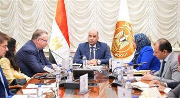 وزير العمل يعقد اجتماعًا مع وفد "العمل الدولية" و"سينرجيز"