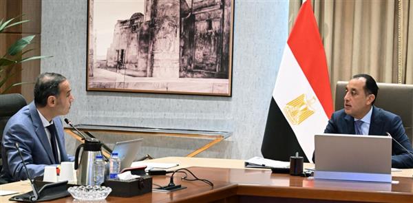 رئيس الوزراء يبحث مع رئيس الرقابة المالية مستجدات الأنشطة المالية غير المصرفية