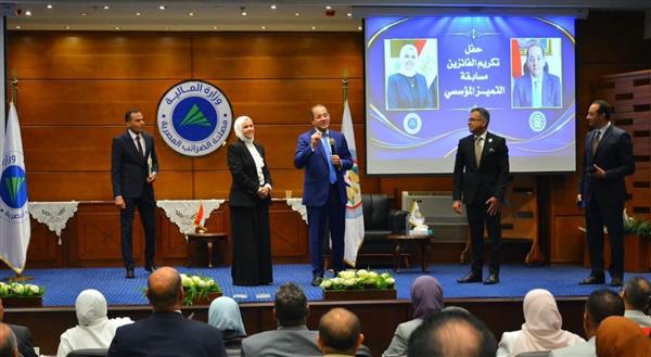 وزير المالية للفائزين فى "التميز المؤسسي بالضرائب": "فخور جدًا بحل مشاكل الممولين"