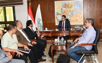   نائب محافظ الفيوم يبحث إنارة طريق القاهرة-الفيوم بالتقنيات الذكية