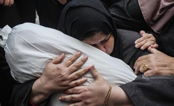 استشهاد امرأة و إصابة عدد من الفلسطينيين بقصف شمال غرب غزة