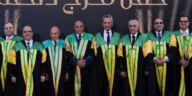 جامعة عين شمس تحتفل بتخريج الدفعة 73 من كلية الحقوق وتكرّم رموز القضاء والقانون