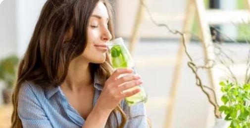 3 مشروبات طبيعية تدعم صحة الأمعاء وتعزز نمو البكتيريا النافعة