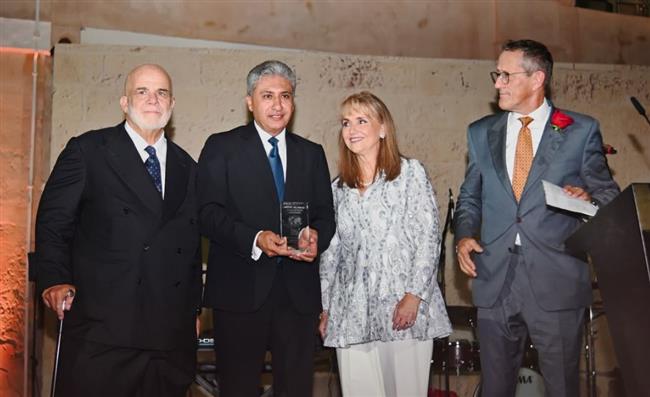 وزير السياحة يتسلم جائزة الريادة العالمية من المجلس العالمي للسياحة والسفر (WTTC)
