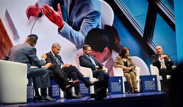 ​شريف فتحي: مصر تمتلك مقومات سياحية تؤهلها لاستقبال أضعاف أعداد السائحين الوافدين إليها حاليًا