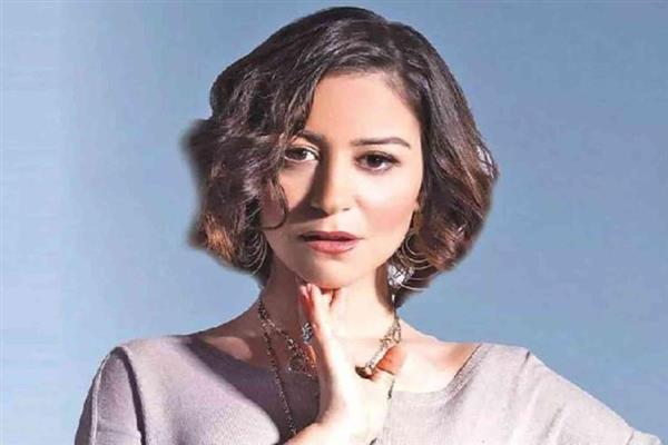 منة شلبي تتألق في مسلسلي "صحاب الأرض" و"عنبر الموت" وتحضر لفيلمها الجديد