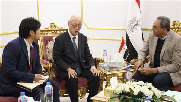 محافظ قنا يبحث مع السفير الياباني سبل تعزيز التعاون في قطاع التعليم وأخرى متنوعة