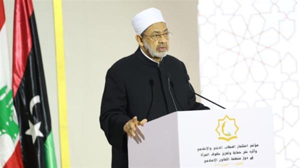 شيخ الأزهر يناقش قضية المرأة من ثلاث زوايا
