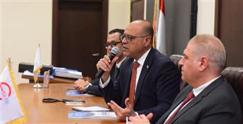   وزير العمل يعقد اجتماعًا مع شركة "ابدأ إديو" 