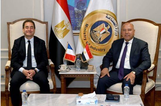 كامل الوزير يبحث مع السفير الفرنسي آخر مستجدات مشروعات النقل المشتركة
