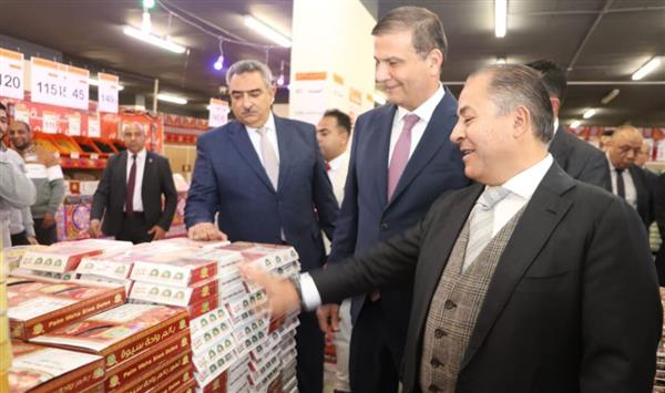 وزير الزراعة يفتتح جناح منتجات الوزارة بمناسبة شهر رمضان بجملة ماركت بالمريوطية
