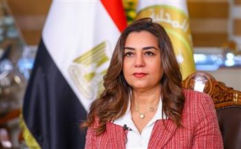   منال عوض: غلق 152 محل غير مرخص و البدء فى تقنين أوضاع 144 محل وفقاً للقانون