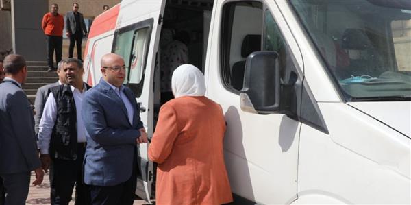 محافظ بني سويف يتفقد سير العمل في حملة التبرع بالدم بديوان عام المحافظة