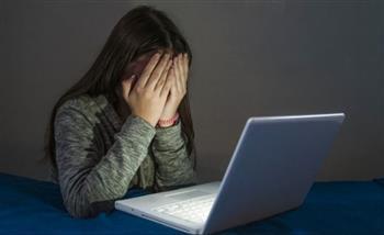 التنمر الإلكتروني يهدد أطفالنا.. كيف تكتشفه مبكرا وتحمي طفلك دون رقابة خانقة؟