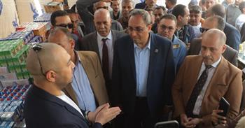   محافظ قنا يتفقد معرض "أهلًا رمضان" بنجع حمادي لتوفير السلع الغذائية بأسعار مخفضة