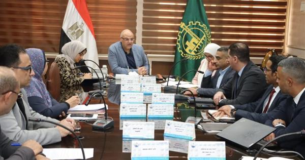 محافظ القليوبية يبحث تعميم منظومة الدفع الإلكتروني «طوالي» بأتوبيسات المحافظة