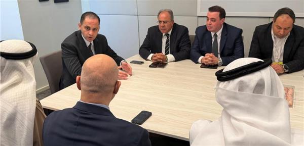 نائب وزير الصحة يبحث تعزيز الاستثمار الطبي بالإمارات