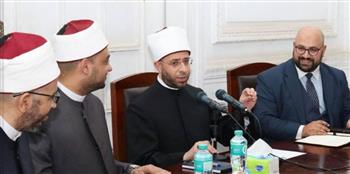   وزير الأوقاف يجتمع بالأئمة المشاركين في برنامج الأكاديمية العسكرية