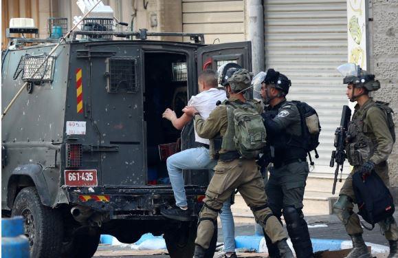 قوات الاحتلال تعتقل 24 فلسطينيا من الضفة