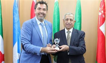 رئيس "الأكاديمية العربية" يتسلم أرفع وسام عالمي من المجلس الدولي للمشاريع الصغيرة (ICSB).