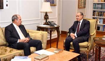   وزير الخارجية يستقبل رئيس الجامعة البريطانية في مصر