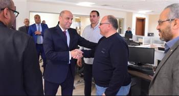   وزير العمل حسن رداد للعاملين بالوزارة: أنا واحد منكم ..وسنعمل بروح الفريق الواحد