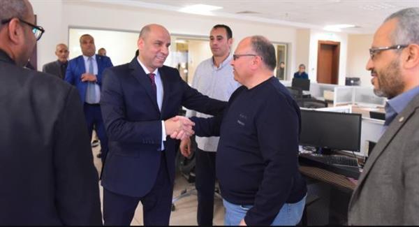 وزير العمل حسن رداد للعاملين بالوزارة: أنا واحد منكم ..وسنعمل بروح الفريق الواحد