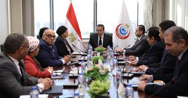 عبدالغفار يجتمع بقيادات الصحة في أول يوم عمل بعد تجديد الثقة الرئاسية