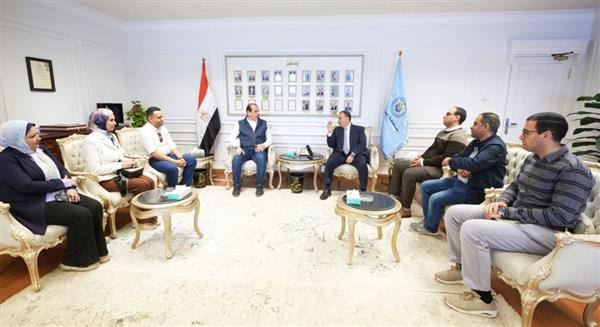 محافظ أسيوط يبحث مع نائب وزير الصحة دعم المنظومة الصحية