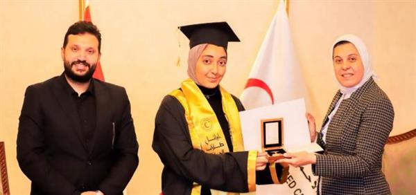 الهلال الأحمر المصري يكرم متطوعيه من طلاب الثانوية العامة المتفوقين