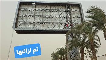   بسبب الرياح بالجيزة.. إزالة 3 لوحات إعلانية واستعدال عمود إنارة قبل سقوطها 