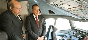   رئيس الوزراء يتفقد أول طائرة من طراز Airbus A350-900 بأسطول الناقل الوطني