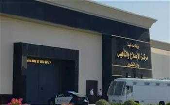   سيارة ملاكى تطيح برجل وسيدة أمام سجن وادى النطرون  