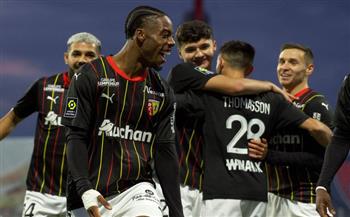   لانس يرتقي لقمة الدوري الفرنسي بفوز كاسح أمام باريس إف سي