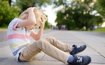  ماذا تفعلي إذا أصيب طفلك بنوبة تشنج مفاجئة؟