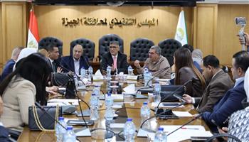   محافظ الجيزة يجتمع بممثلي دوائر الهرم والدقي والعجوزة وبولاق و6 أكتوبر والواحات